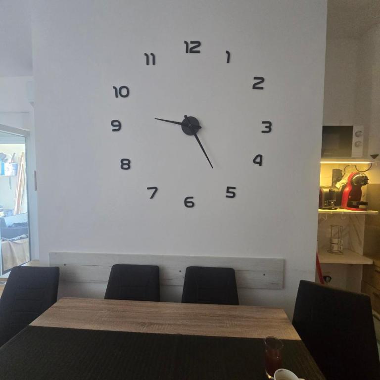 Apartman 44 Bečići - Two-Bedroom Apartment - 11