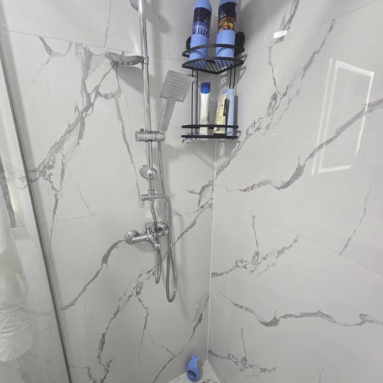 Apartman 44 Bečići - Two-Bedroom Apartment - 12
