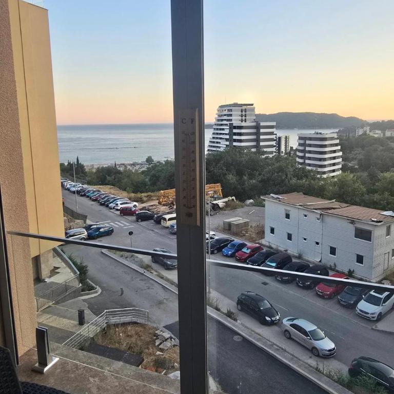 Apartman 44 Bečići - Two-Bedroom Apartment - 14