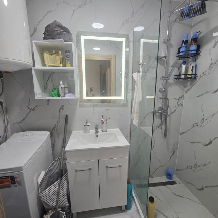 Apartman 44 Bečići - Two-Bedroom Apartment - 19