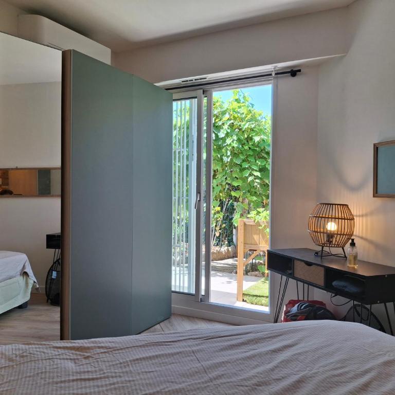 Lovely apartment with private garden and a swimming-pool - Appartement 1 Chambre - 22