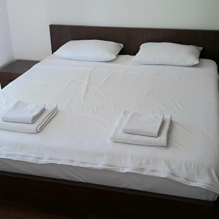Cherry Apartment - Two-Bedroom Apartment with Balcony - 8