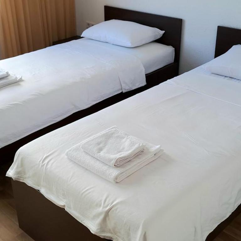 Cherry Apartment - Two-Bedroom Apartment with Balcony - 12