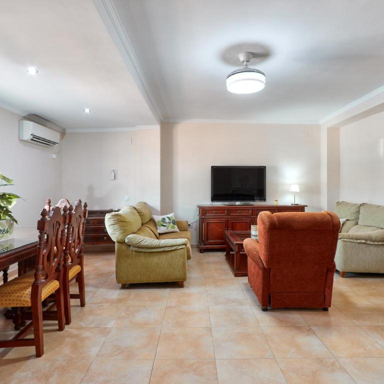 Hevres El Capricho - Five-Bedroom House - 14