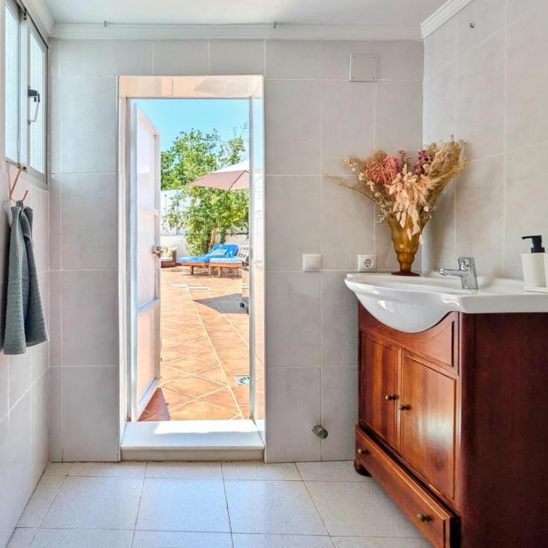 Hevres El Capricho - Five-Bedroom House - 11
