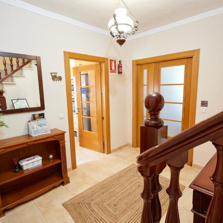 Hevres El Capricho - Five-Bedroom House - 12