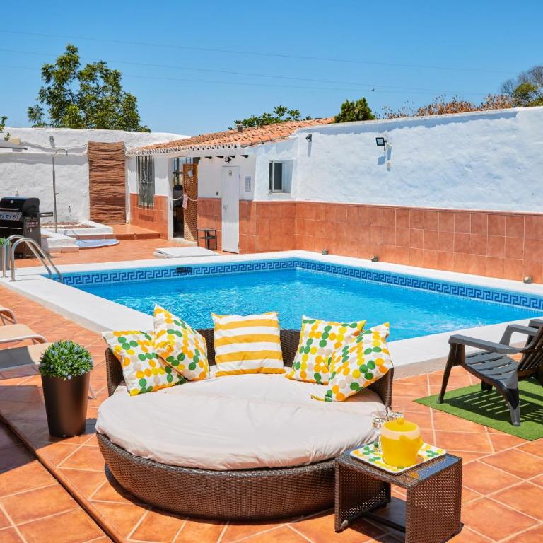 Hevres El Capricho - Five-Bedroom House - 20