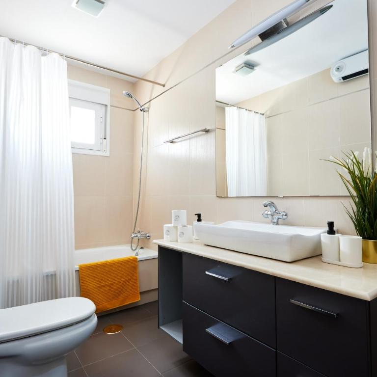 Hevres El Capricho - Five-Bedroom House - 9
