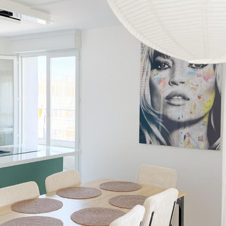 Calme & spacieux - 6 pers, parking privé, métro 5min direct centre-ville, checkIn autonome, wifi- idéal sejour pro, touristique, entre amis ou famille - Three-Bedroom Apartment - 3