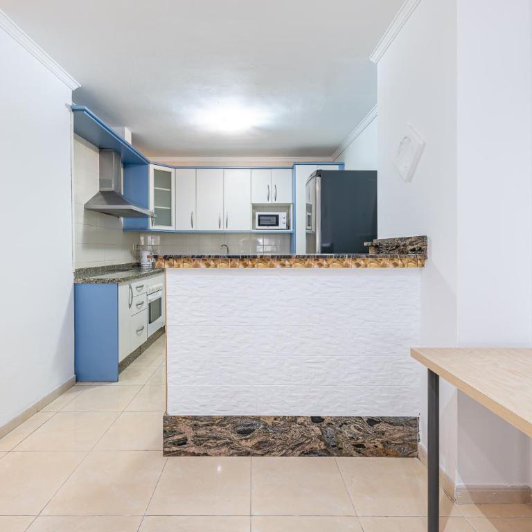 Spain Breaks - 2 bed family apartment Benalmádena with pool, Airco, WiFi - Apartamento de 2 dormitorios - 4