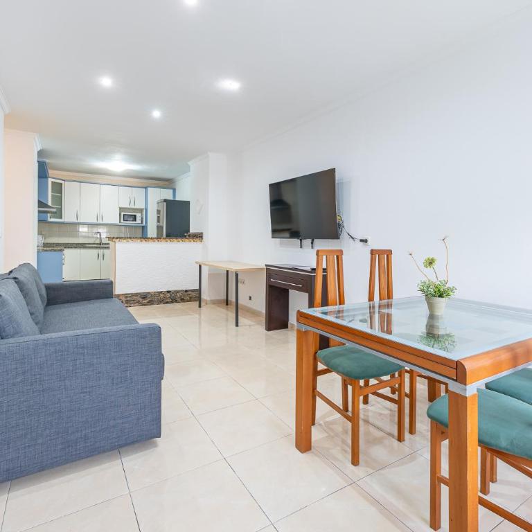 Spain Breaks - 2 bed family apartment Benalmádena with pool, Airco, WiFi - Apartamento de 2 dormitorios - 2