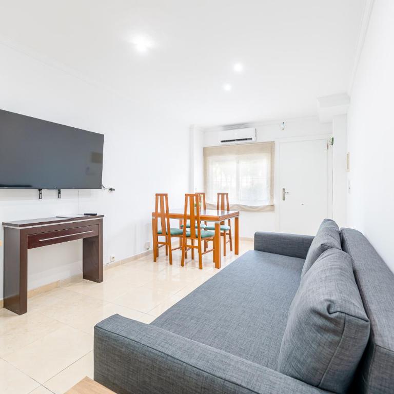 Spain Breaks - 2 bed family apartment Benalmádena with pool, Airco, WiFi - Apartamento de 2 dormitorios - 3