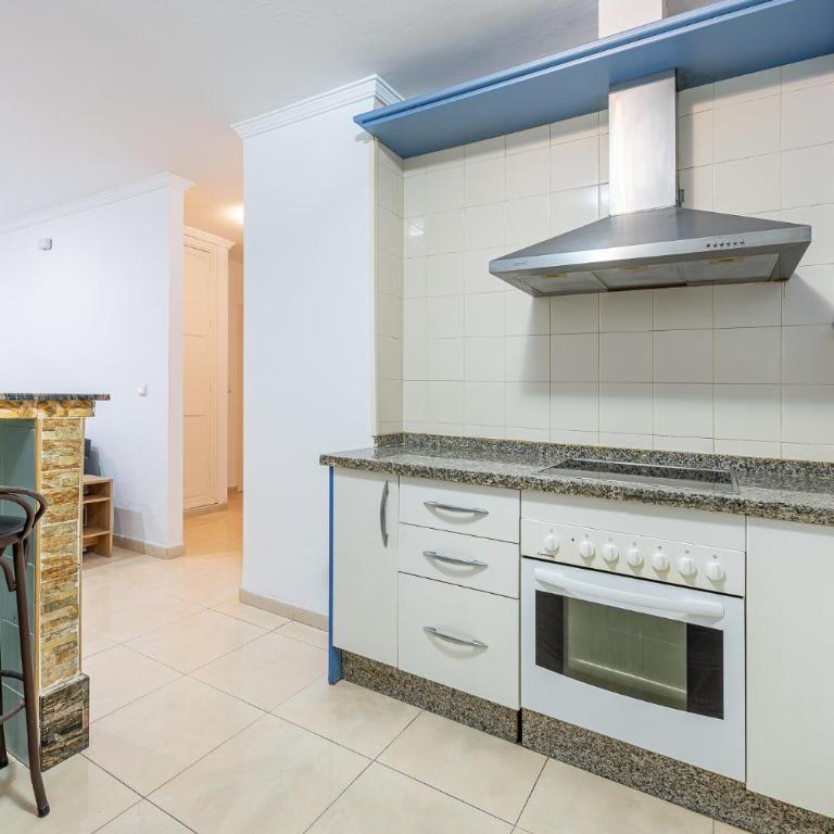 Spain Breaks - 2 bed family apartment Benalmádena with pool, Airco, WiFi - Apartamento de 2 dormitorios - 6