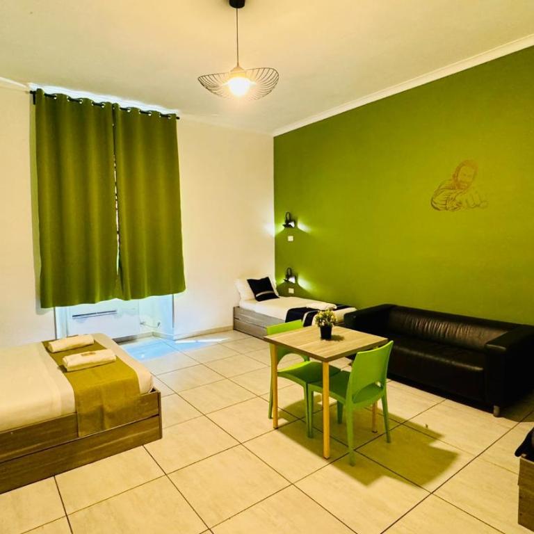 Star City Guest House - Camera Matrimoniale con Bagno Privato - 11