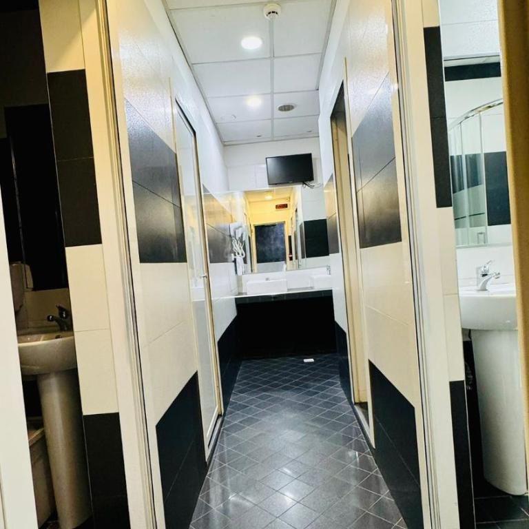 Star City Guest House - Camera Matrimoniale con Bagno in Comune - 7