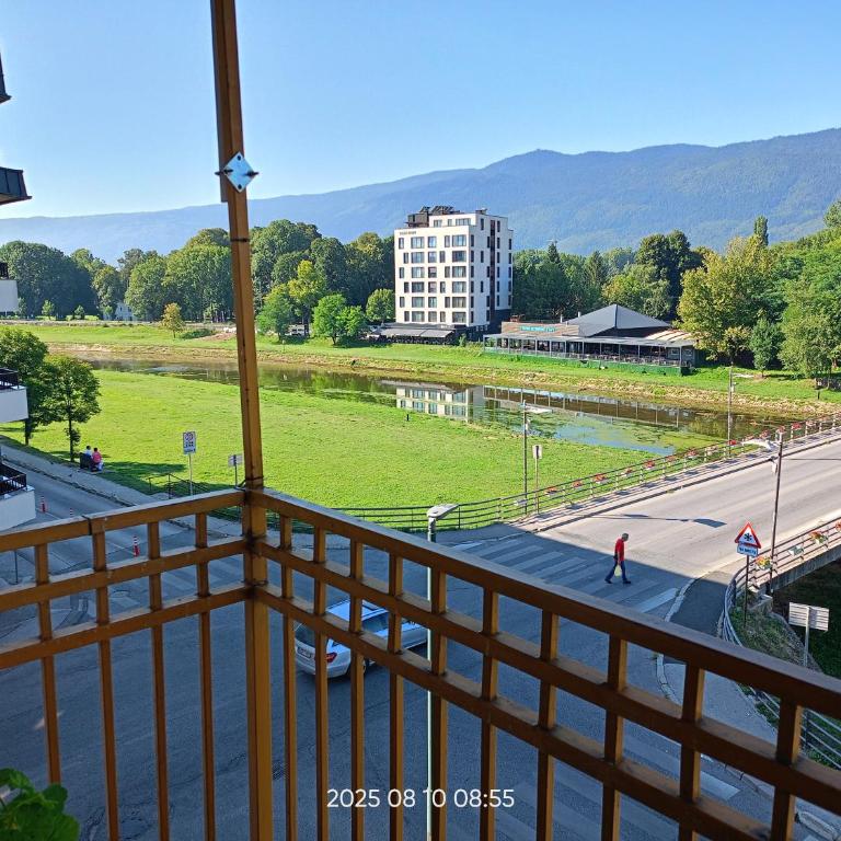 AEA Ilidza River - Apartman sa 2 Spavaće Sobe i Pogledom na Reku - 4