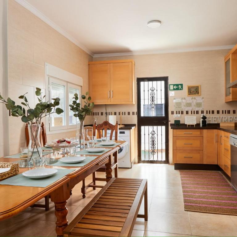 Hevres El Capricho - Five-Bedroom House - 1