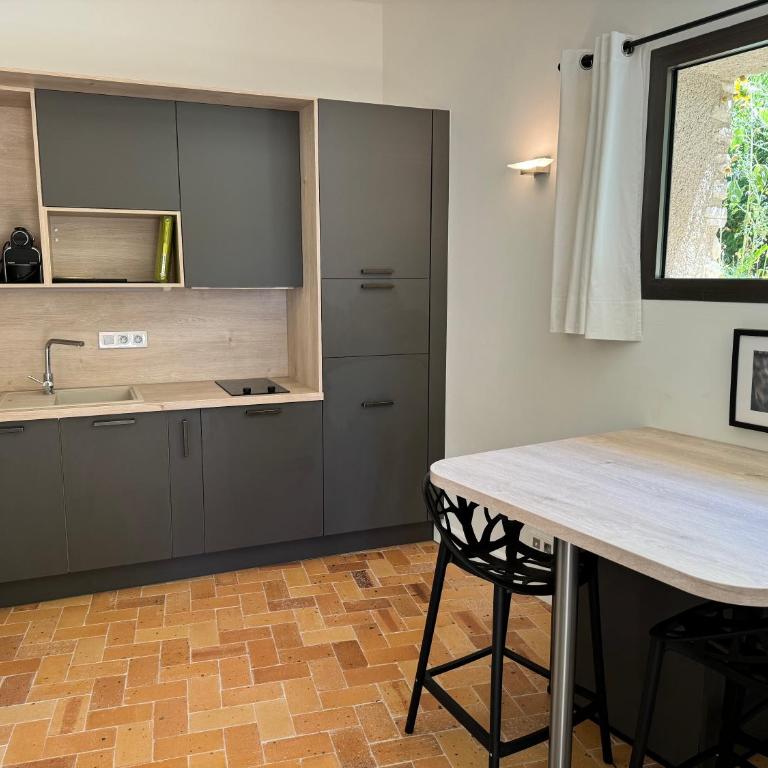 Ermitage Saint Quinis - Le Levant, lodge eco ondes en pierre - Appartement 2 Chambres - 8
