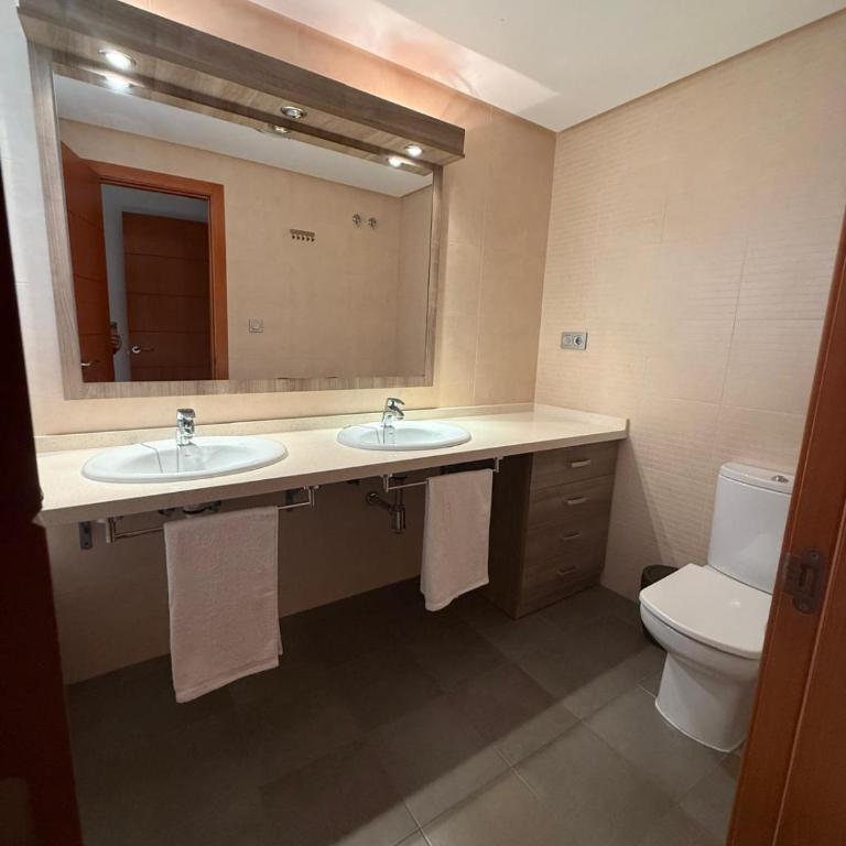 Vacaciones en el Marr - Three-Bedroom Standard Apartment - 3