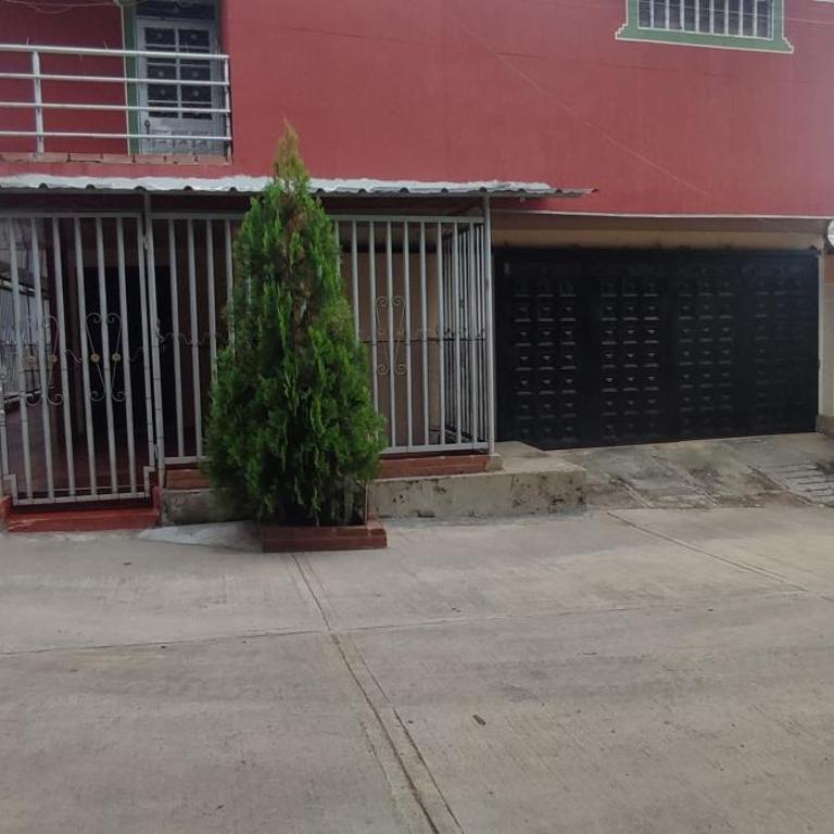 Agradable casa con parqueadero, en Rivera Huila. - Two-Bedroom House - 59
