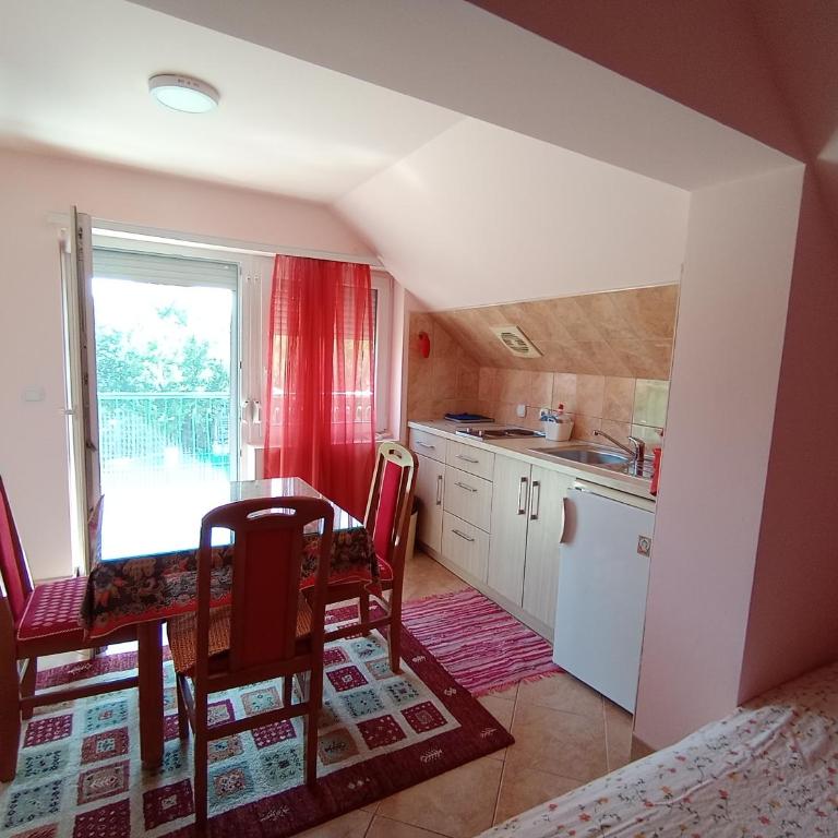 Smeštaj Golubica 4 - Apartment mit 1 Schlafzimmer - 1