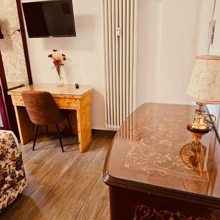 Royal Suites Venice - Deluxe Double Room with Balcony - 3