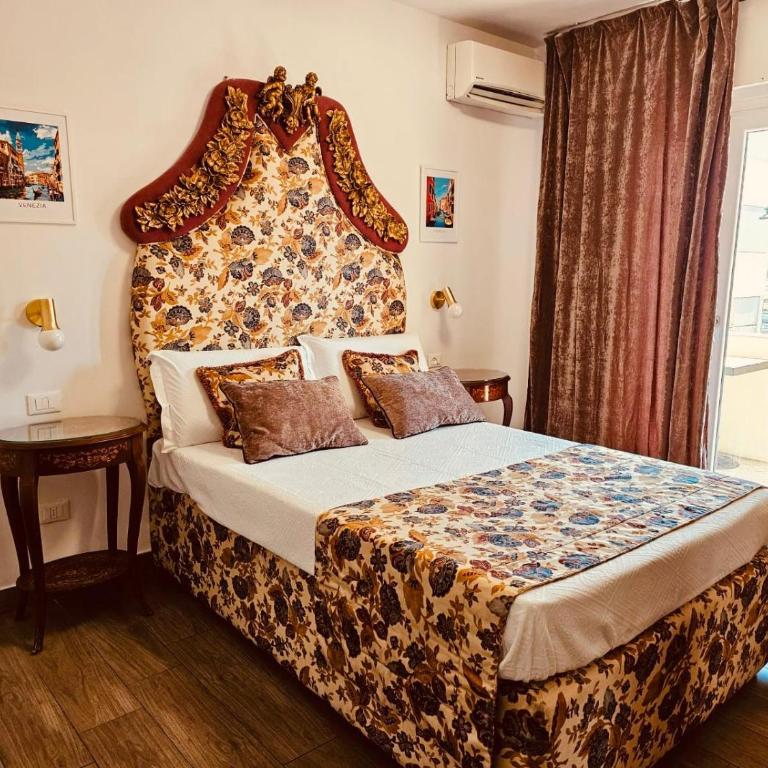 Royal Suites Venice - Deluxe Double Room with Balcony - 6