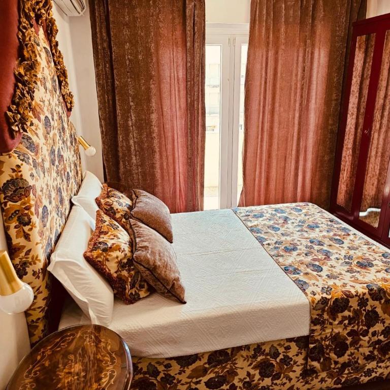 Royal Suites Venice - Deluxe Double Room with Balcony - 1