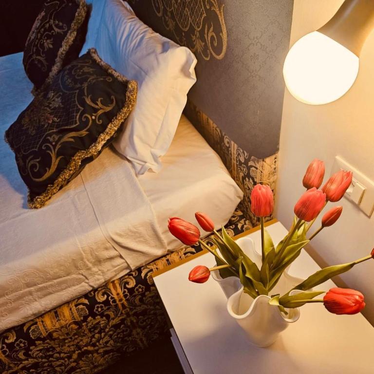 Royal Suites Venice - Triple Room with Balcony - 5