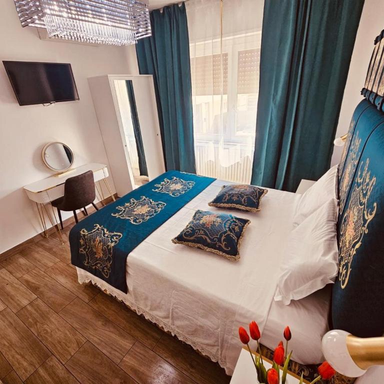 Royal Suites Venice - Triple Room with Balcony - 7