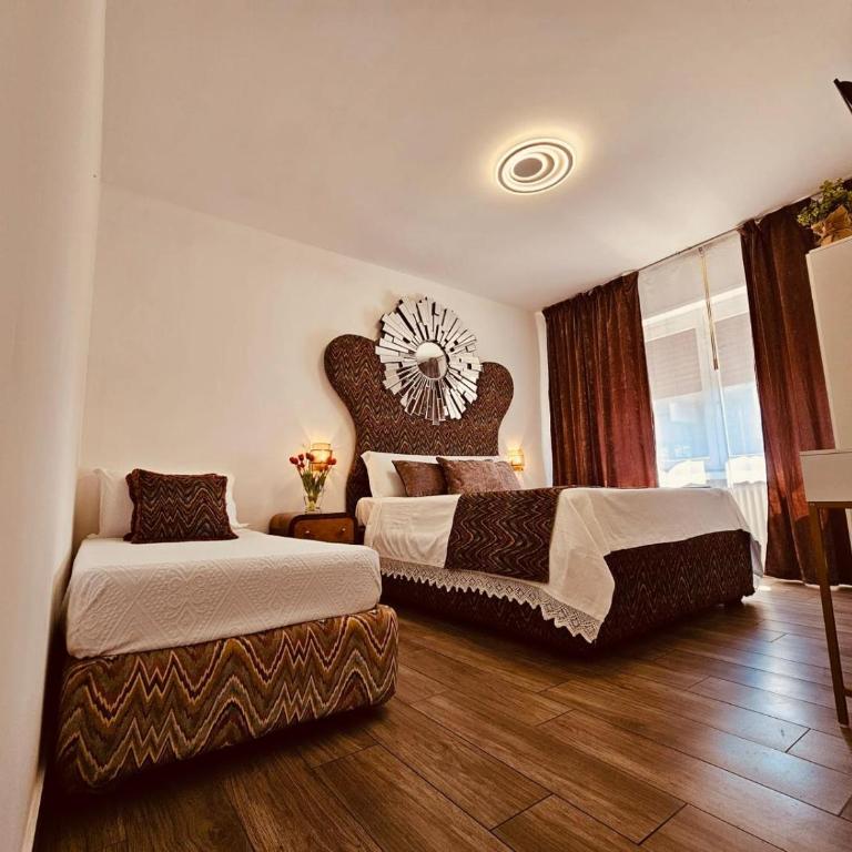 Royal Suites Venice - Triple Room with Balcony - 8