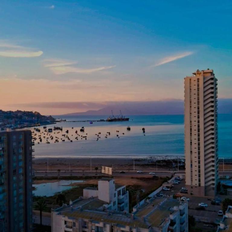 Departamento con vista al mar y cruz del tercer milenio Coquimbohouse - Three-Bedroom Apartment - 2