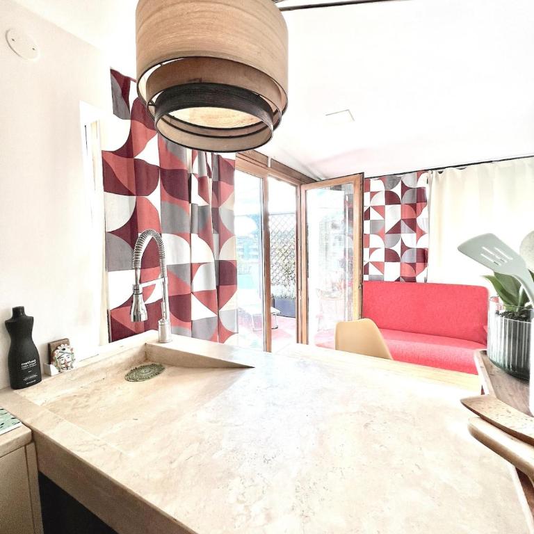 Lovely mid-century apartment with stunning terrace - One-Bedroom Apartment - 11