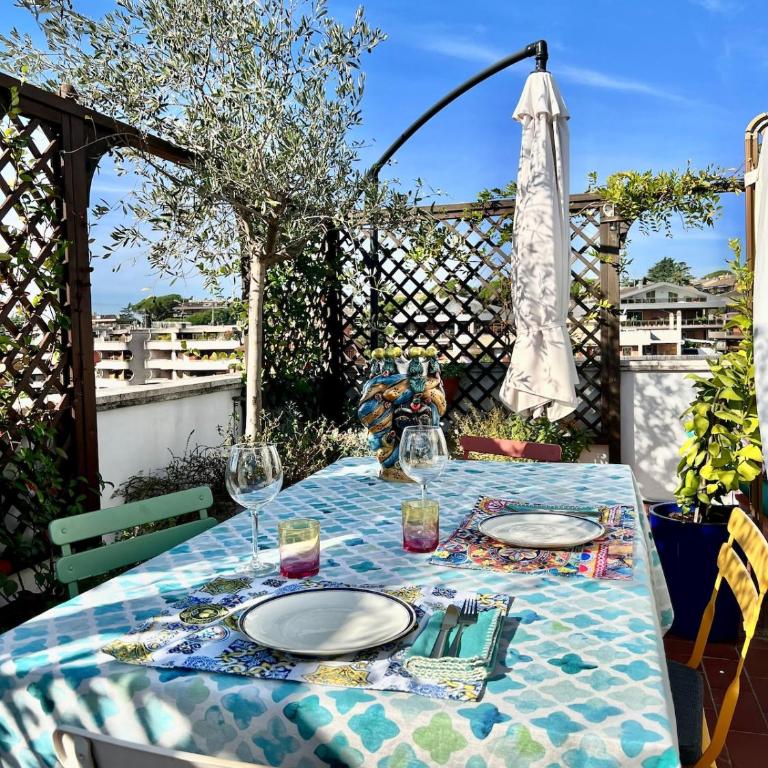 Lovely mid-century apartment with stunning terrace - One-Bedroom Apartment - 22