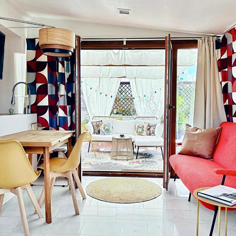 Lovely mid-century apartment with stunning terrace - One-Bedroom Apartment - 6