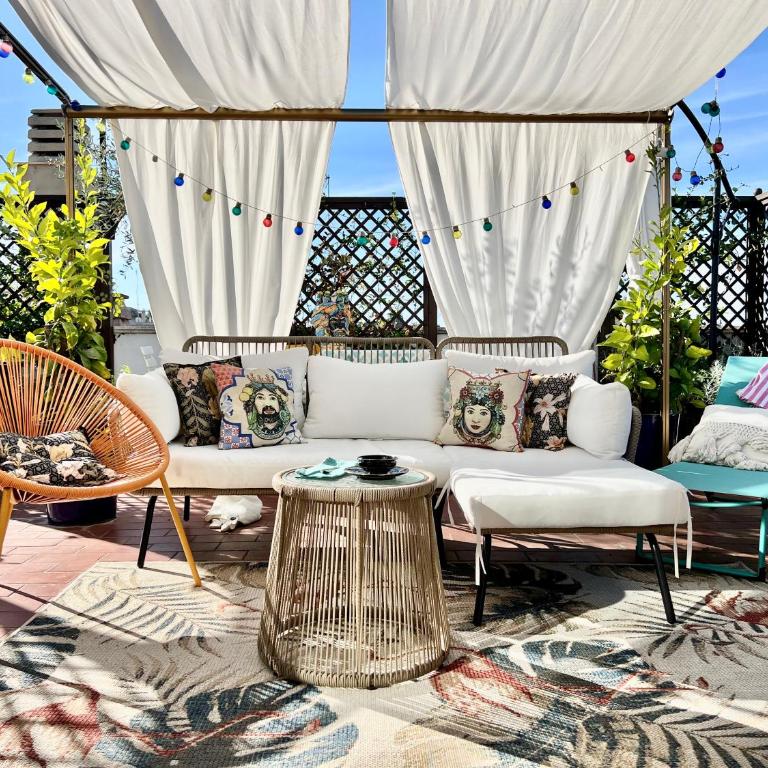Lovely mid-century apartment with stunning terrace - One-Bedroom Apartment - 1
