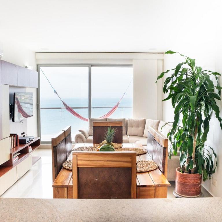 Beachfront Apt with Pool Jacuzzi Sauna Gym Fast WiFi and Air Conditioning - One-Bedroom Apartment - 1