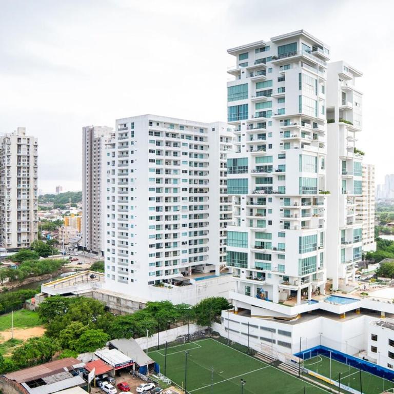 Beachfront Apt with Pool Jacuzzi Sauna Gym Fast WiFi and Air Conditioning - One-Bedroom Apartment - 15