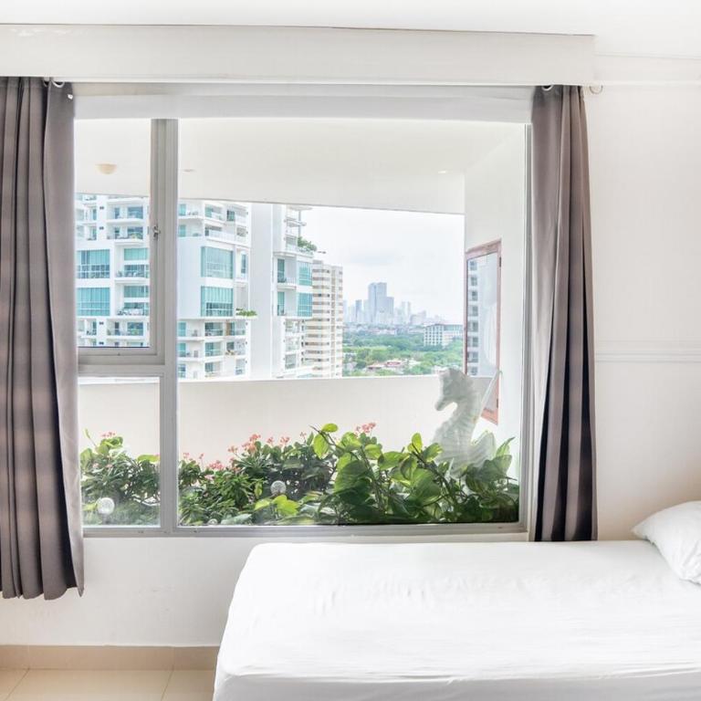 Beachfront Apt with Pool Jacuzzi Sauna Gym Fast WiFi and Air Conditioning - One-Bedroom Apartment - 33