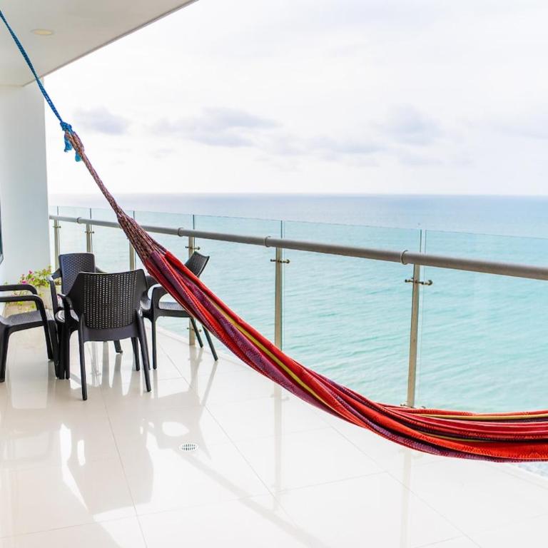 Beachfront Apt with Pool Jacuzzi Sauna Gym Fast WiFi and Air Conditioning - One-Bedroom Apartment - 38