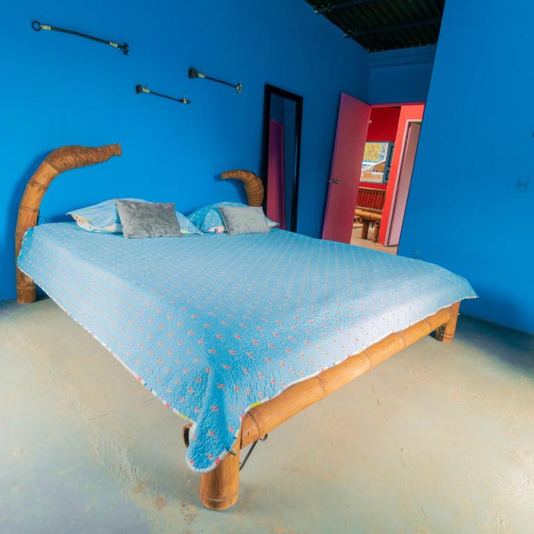 Victoria Ecolodge - Habitación con cama extragrande y vistas a la montaña - 3