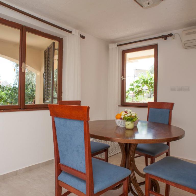 Gregovic Family Apartments - Comfort One-Bedroom Apartment (4 Adults) - 10