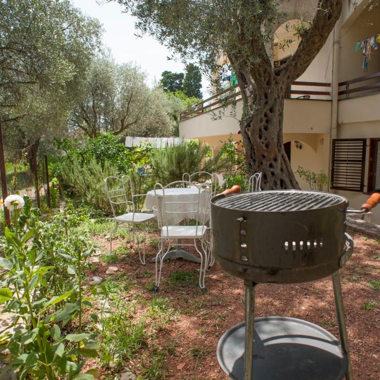 Gregovic Family Apartments - Comfort One-Bedroom Apartment (4 Adults) - 11