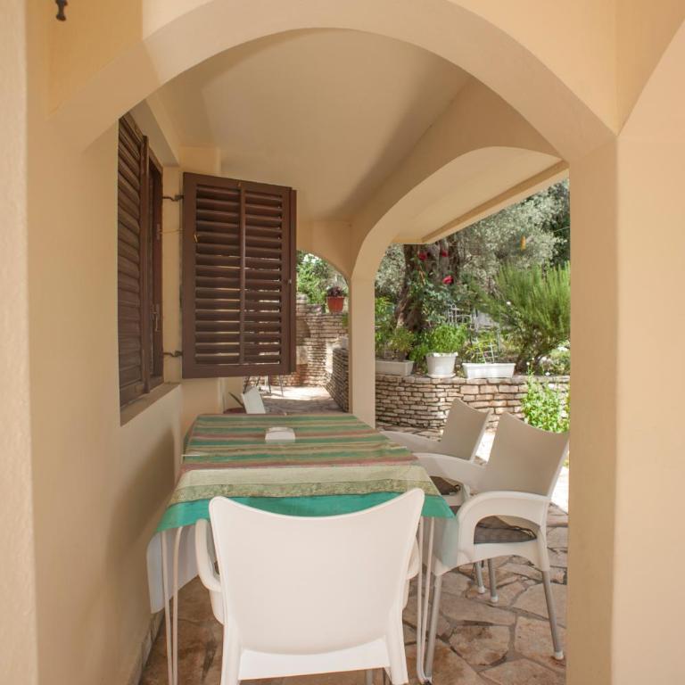 Gregovic Family Apartments - Comfort One-Bedroom Apartment (4 Adults) - 14