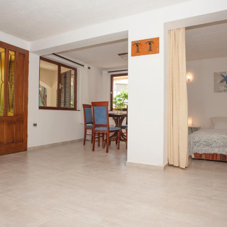 Gregovic Family Apartments - Comfort One-Bedroom Apartment (4 Adults) - 15