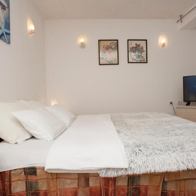 Gregovic Family Apartments - Comfort One-Bedroom Apartment (4 Adults) - 17