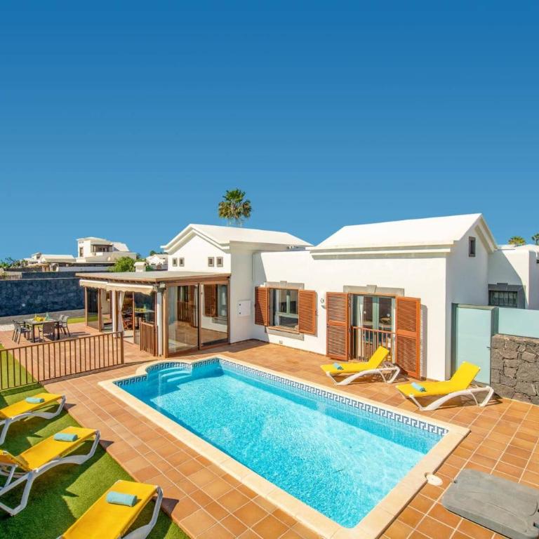 Villa Alhambra by Villa Plus - Villa - 1
