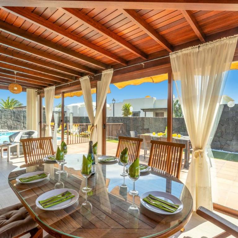 Villa Alhambra by Villa Plus - Villa - 4