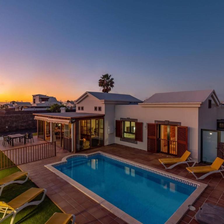 Villa Alhambra by Villa Plus - Villa - 8
