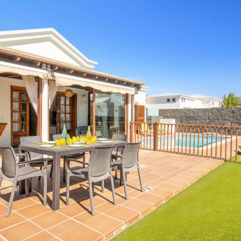 Villa Alhambra by Villa Plus - Villa - 10